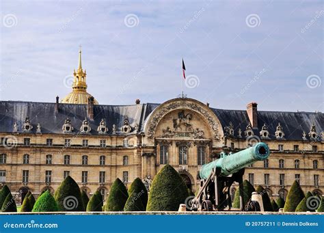 Canon In Front Of Hotel Des Invalides Stock Image Image Of Castle