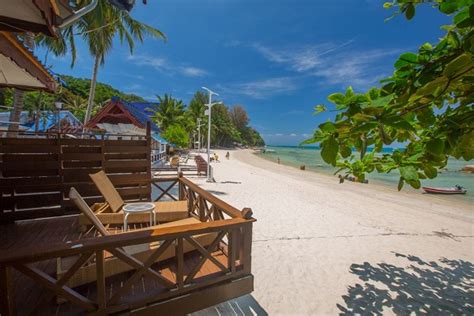 Surrounded by lush greenery, facing white sandy beaches the marine ecosystem of this area is well documented and held in high regards by snorkellers and scuba divers. | Coral View Island Resort, Pulau Perhentian