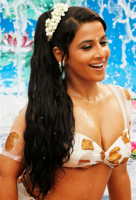 Vidya Balan Hot Navel Show Photos Actress Navel Show