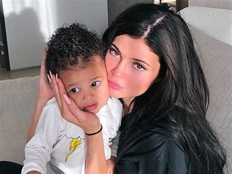 Stormi Kylie Jenner S Daughter Stormi Webster Sings Rise Shine In New Clip Sheknows Ani Mae Wall