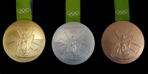 En las medallas que obtienen los ganadores de las pruebas olímpicas de río 2016 no es oro todo lo que reluce. ¿Cuanto ganan los atletas por una medalla olímpica en Rio ...