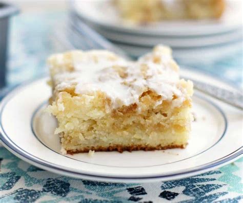 Warm bread is yummy, but to get perfect slices, let bread cool 30 minutes, and cut with a. Banana Bread Crumb Cake - The Best Blog Recipes
