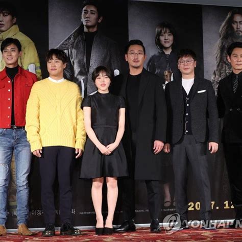 It was based on the webtoon of the same name by joo ho min and stars ha jung woo , cha tae hyun , ju ji hoon , and kim hyang gi. Cast of the Movie "Along With The Gods: The Two Worlds ...