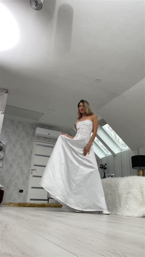 Valentina Ginagerson On Twitter Another Vid Sold Wedding Dress Striptease Https Manyvids
