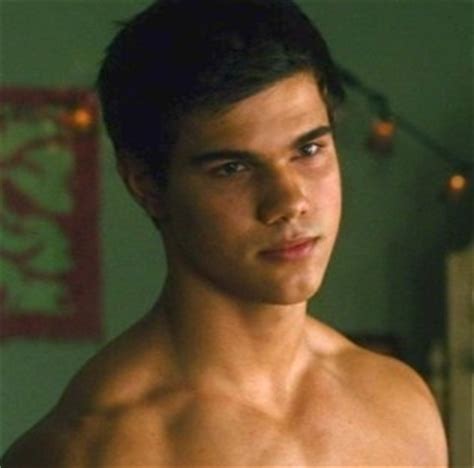 Taylor Lautner as Jacob Black in New Moon | Jacob black, Taylor lautner