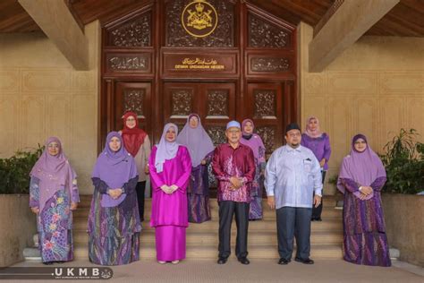 A súčasný menteri besar z kelantanu je ahmad yaakob, ktorý. YAB Dato' Bentara Kanan Ustaz Dato' Haji Ahmad Bin Yakob ...