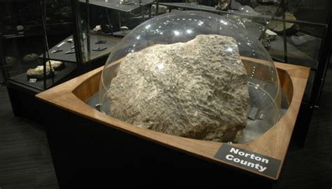 Unms Meteorite Museum Reopens With Futuristic Design Unm Newsroom