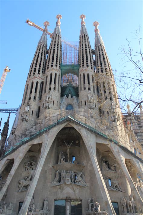 Sagrada Familia By Antoni Gaudí New Church Architecture
