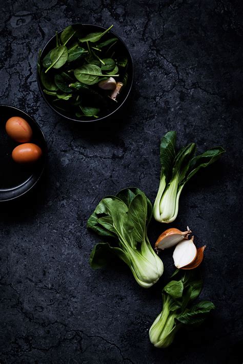 I think you can be familiar with shakshuka which can be named as a celebrity meal known in several countries. {Grüne Shakshuka} Mit Spinat und Pak Choi | Shakshuka, Pak ...