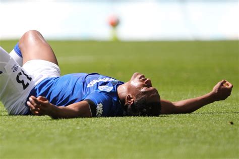 Everton defender yerry mina has been fined £10,000 ($12,338) after admitting a football association misconduct charge in relation to betting rules, english football's governing body said on tuesday. Yerry Mina recibe críticas por uno de los goles que ...