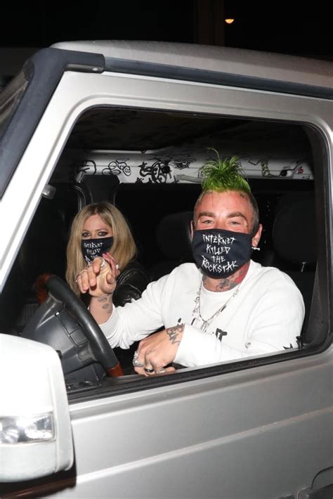 Update Avril Lavigne And Mod Sun Spotted Holding Hands After Reports
