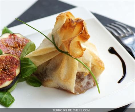 Suite à une discussion sur instagram (oui après twitter et facebook, instagram est le denier lieu où nous papotons et échangeons) sur. Recette de Brick au foie gras mi-cuit et aux poires ...