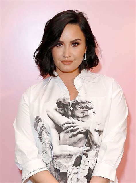 Demi lovato half shaved hair 7. Demi Lovato's Dating Life Isn't The Biggest Story Of Her ...