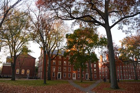 On Ghost Tour, Students Grapple with 'Skeletons' in Harvard's Closet ...