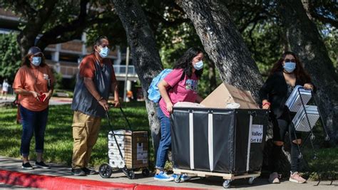 Ut Epidemiologist Projects 82 To 183 Students Will Arrive On Campus