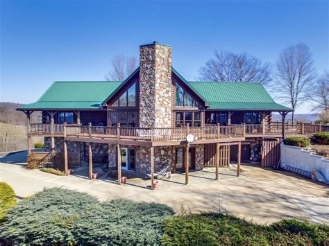 You may also opt to enjoy that slower pace every single day at the pointe, our sister property on dale hollow lake that offers building lots with boat slips! Tennessee Waterfront Property in Dale Hollow Lake, Celina ...