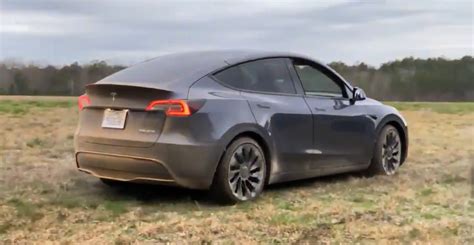 Tesla Model Ys First Off Road Test How Does The Off Road Mode Work