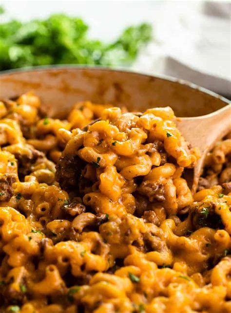 One of my easiest ground beef recipes, it's perfect for a weeknight dinner. One Pot Cheeseburger Casserole - The Cozy Cook