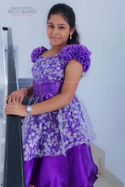 Sri Lankan Cute Singer Girl Oshani Sandeepa New Photos Hot Sex Picture