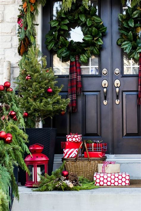 20 Comfy Christmas Front Porch Decor Ideas To Looks More Elegant Diy