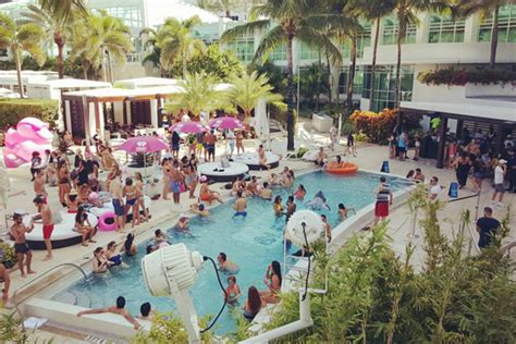 Splash Into The Epic Spring Break Pool Party Scene Of South Florida