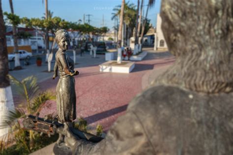 La Estatua De La Loca De San Blas Y Man La Conoces Hoteles Fray