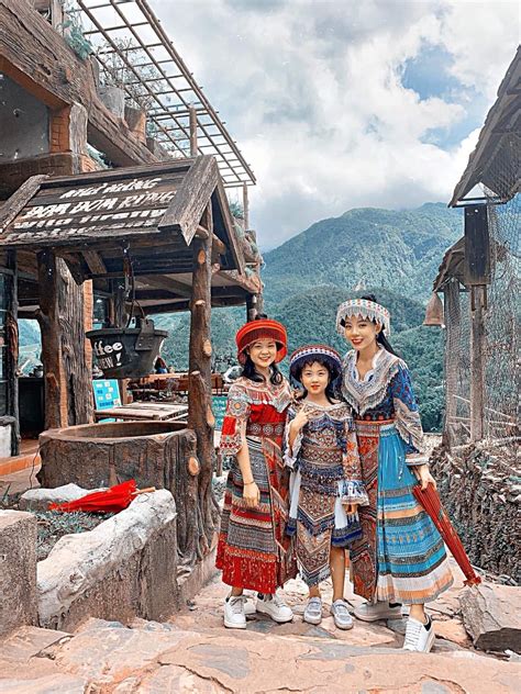 pin-by-barbra-mang-on-hmong-in-2021-hmong-clothes,-traditional-outfits,-east-asia