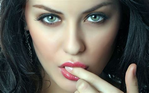 Woman Girl Beauty Finger In Mouth Brunette Green Eyes Wallpaper