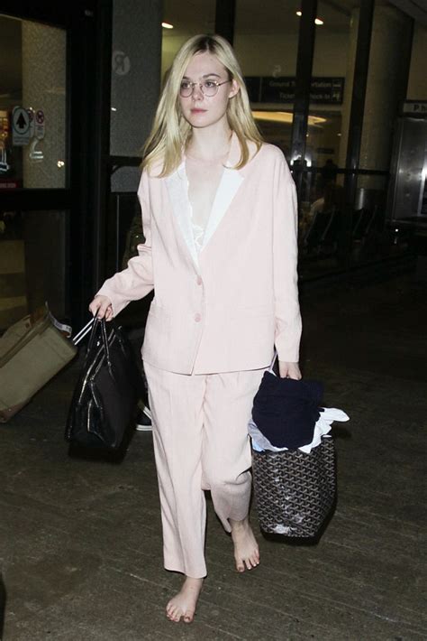 Elle Fanning S Reason For Going Barefoot At The Airport Totally Makes
