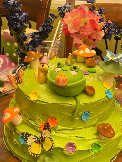 happy frog cake in 2021 frog cakes pastel cakes pretty birthday cakes