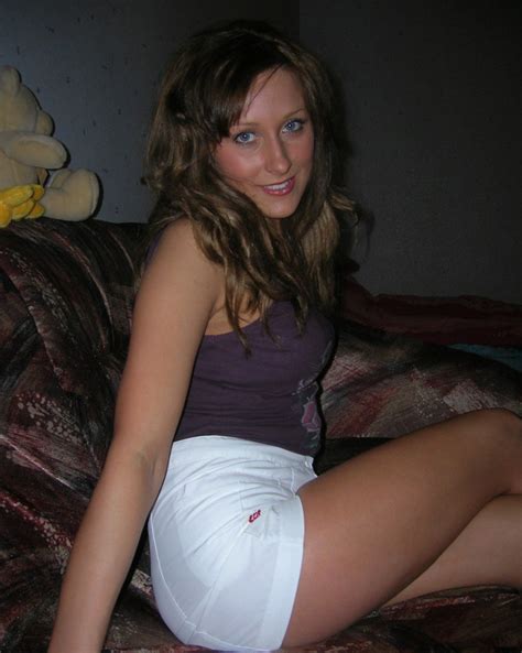 Gorgeous Amateur On The Couch Redbust