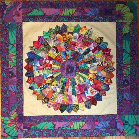 I like the chunkier look and less blades to sew! KAFFE FASSETT* "Modern Dresden Plate" Quilt Top 29 1/2" X ...