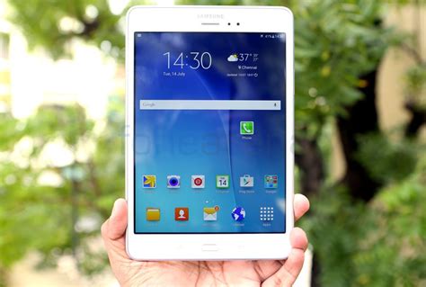 The galaxy tab a runs on android 5.0 (lollipop) with samsung's own ui on top. Samsung Galaxy Tab A Review