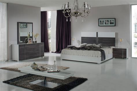 Decorate your white bedroom with style. Domus Corrado Italian White & Grey Bedroom Set | Las Vegas ...