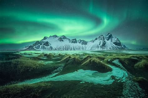 Download Night Mountain Nature Aurora Borealis Hd Wallpaper