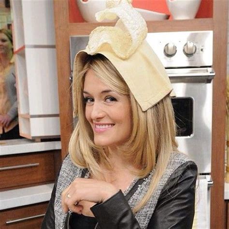 What Does Daphneoz Have On Her Head Thechew The Chew The Chew