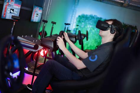 Conheça três casas que oferecem jogos em realidade virtual Passeios Guia Folha