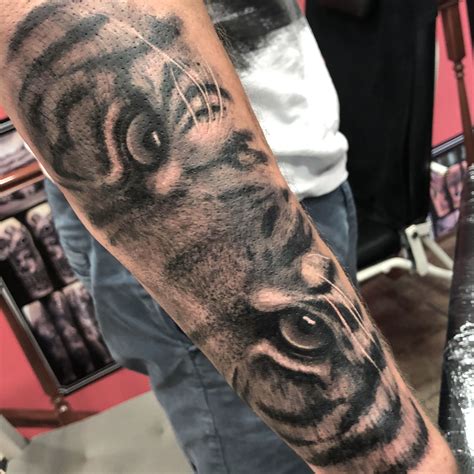 @westend.tattoo_wien #tattoo #tiger tattoo #arm tattoo #realistic tattoo #realistisch tattoo 