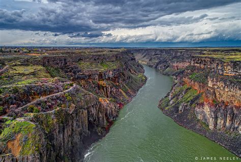 Canyon View The Snake River Flows Through The Colorful Lav Flickr