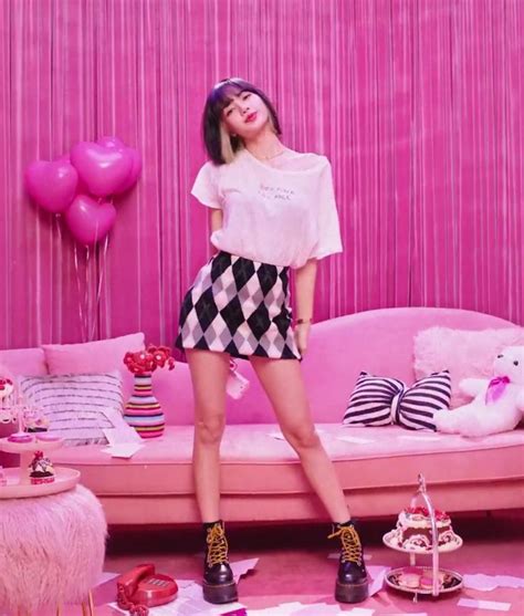 Lisa Pics On Twitter Black And Pink Dress Pink Outfits Pink Fashion