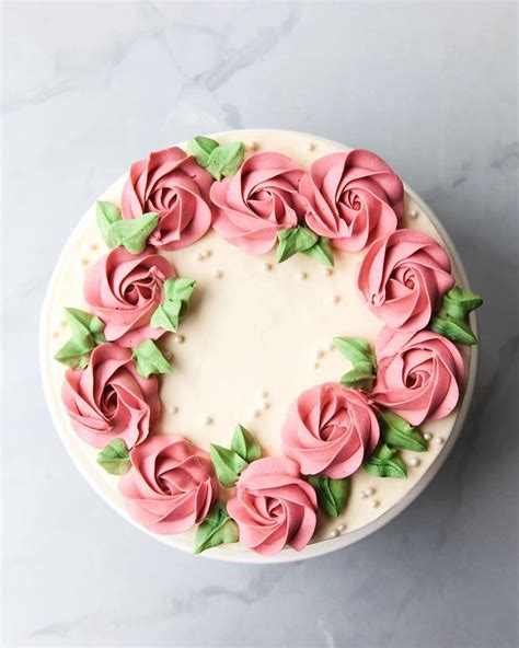 Stylesweetdaily Created This Simple And Sweet Floral Cake Using Tip 1m