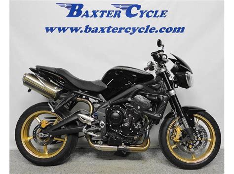 For 2012, the street triple r enjoys a stylish makeover with a host of detail changes, bold new colors and graphics, stylish brushed metal finishes and aggressive new headlights shared with. Buy 2012 Triumph Street Triple R - Phantom Black on 2040-motos