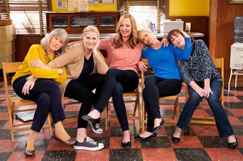 Mom To End After Season 8 At Cbs In 2021 Mom Tv Show Mom Cast Mom Series