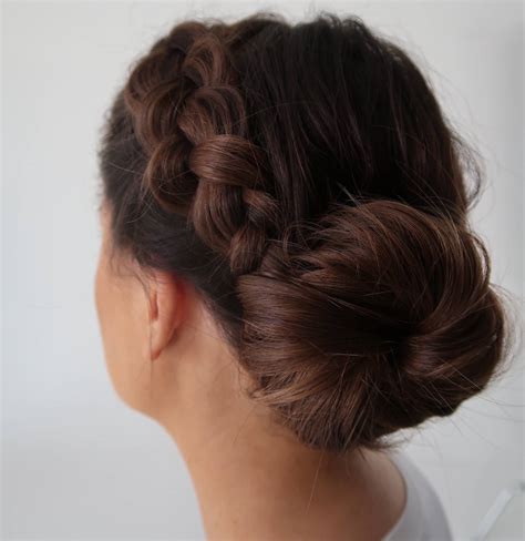 10 Hairstyle Ideas That Are Perfect For Windy Days Davines