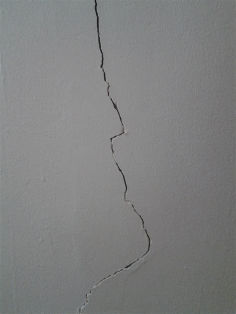 Repair Drywall Cracks - Overview