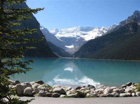 The Beautiful Lake Louise Canada Travel And Tourism