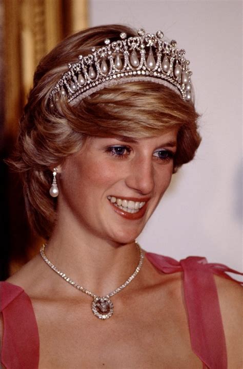Diana, princess of wales), урождённая диана фрэнсис спенсер (англ. The One Piece of Jewelry Princess Diana Wasn't Allowed to ...