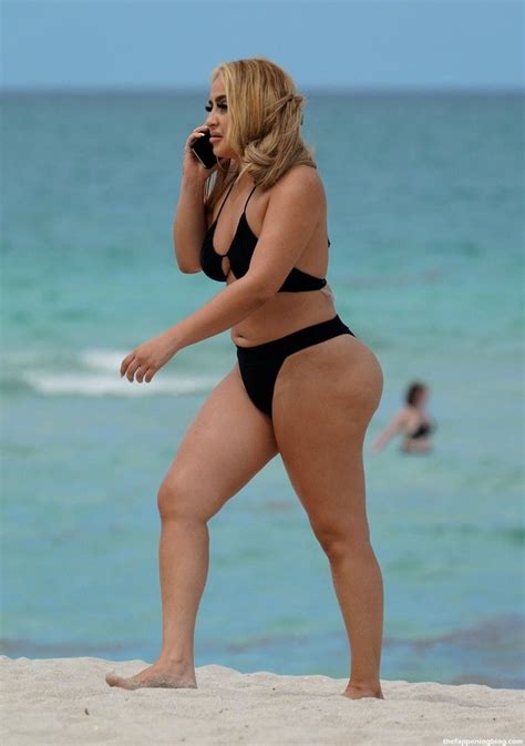 Jojo Zarur Shows Off Her Bikini Body At The Beach In Miami Photos