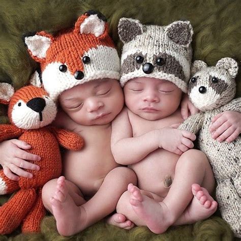 A free pattern with instant download to assist you in your success. Knit baby Fox and Raccoon hats! | Knit Baby Patterns ...