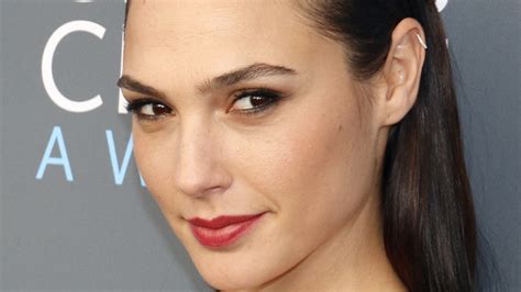 Heres What Gal Gadot Looks Like In Real Life Vs Instagram